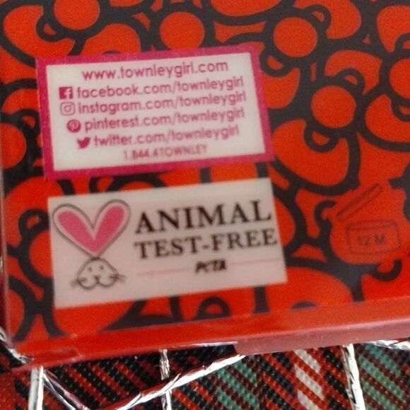 Hello Kitty Shimmery Eye Shadow Palette with Mirror and Brush NWT - Picture 11 of 14